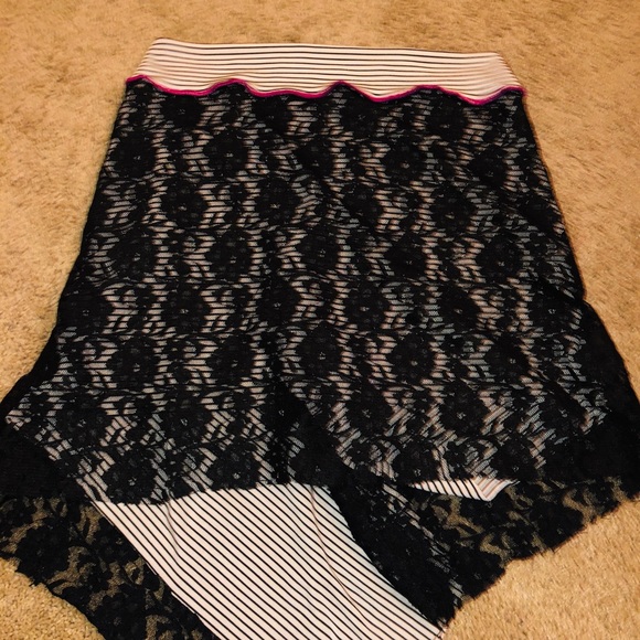 women’s medium skirts - Picture 2 of 2